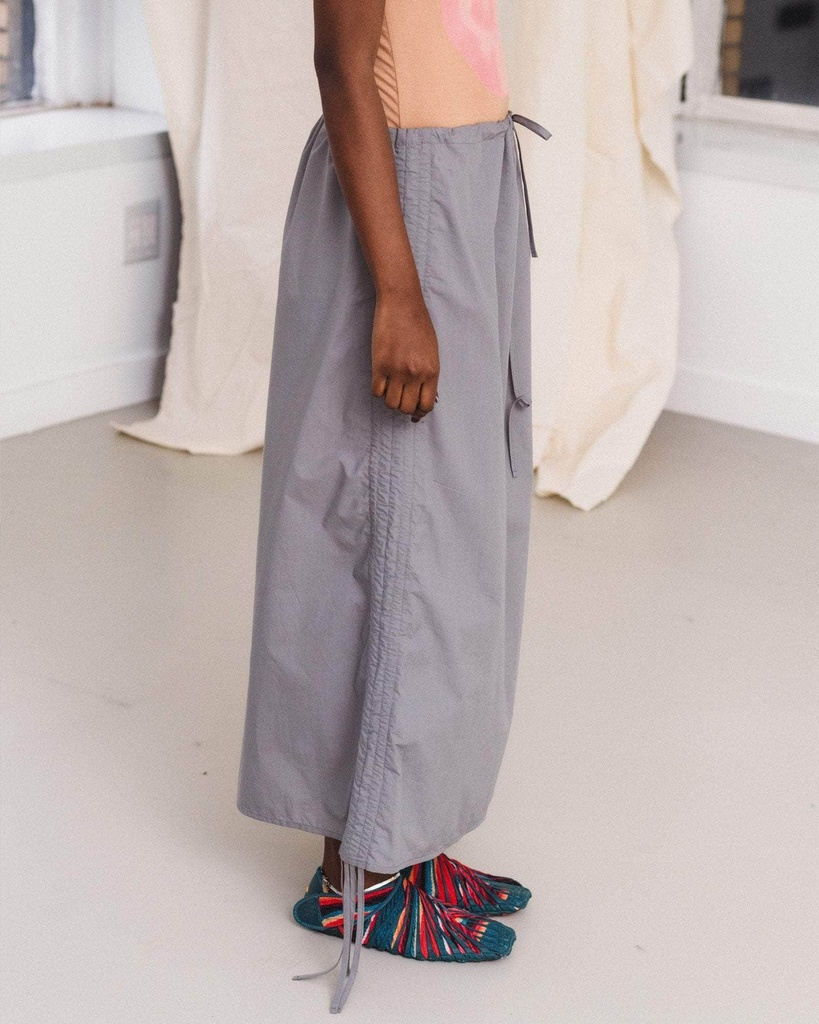 Baserange Pils Pictorial strap skirt Ziti Grey