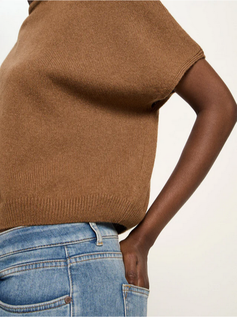 Lanius peysa Pullunder crew Brown