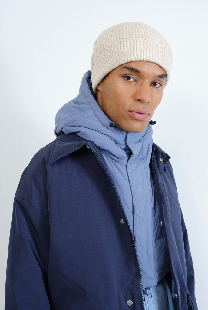 Embassy of Bricks and Logs vesti Hixon Hood Blue Blush