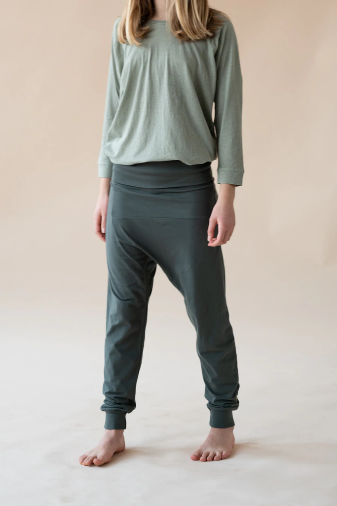 YOGAMII - Mukha Blouse - DUSTY GREEN