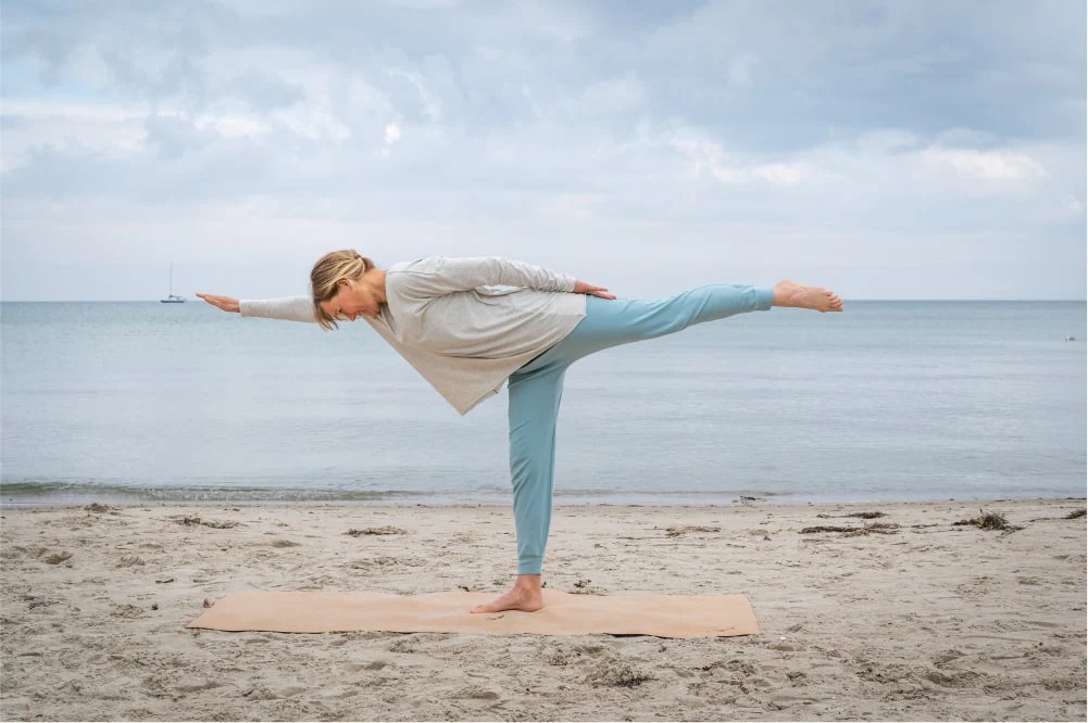 YOGAMII - LION DRAPY TEE - OFF WHITE