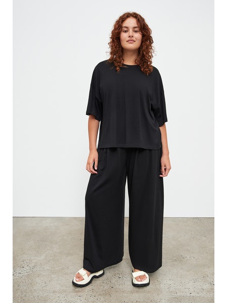 Kowtow Light Boxy Tee Black