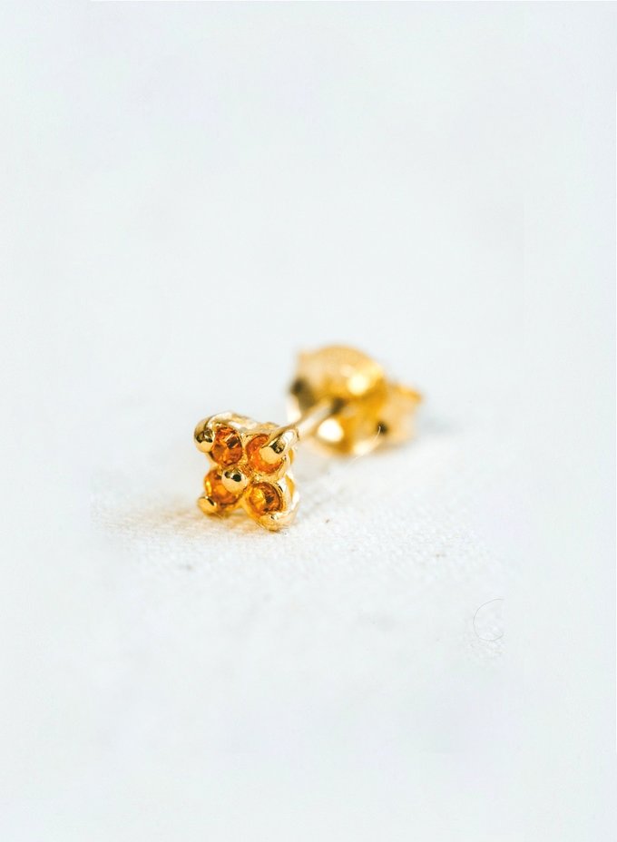 Taj Amsterdam lokkur Single Orange Flower Stud Gold Plated