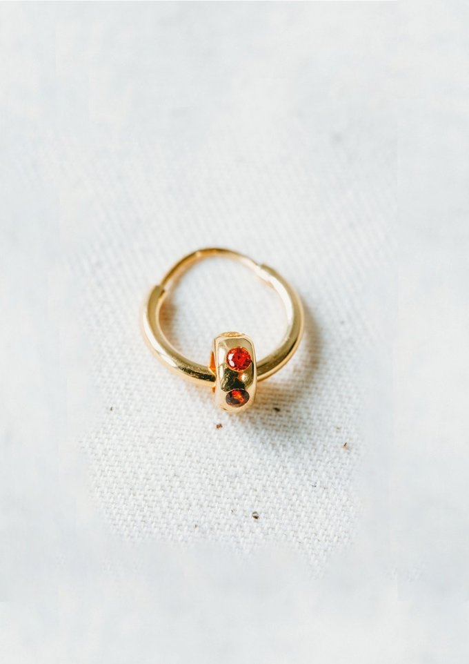 Taj Amsterdam lokkur Single Rainbow earring Iris Gold pleated