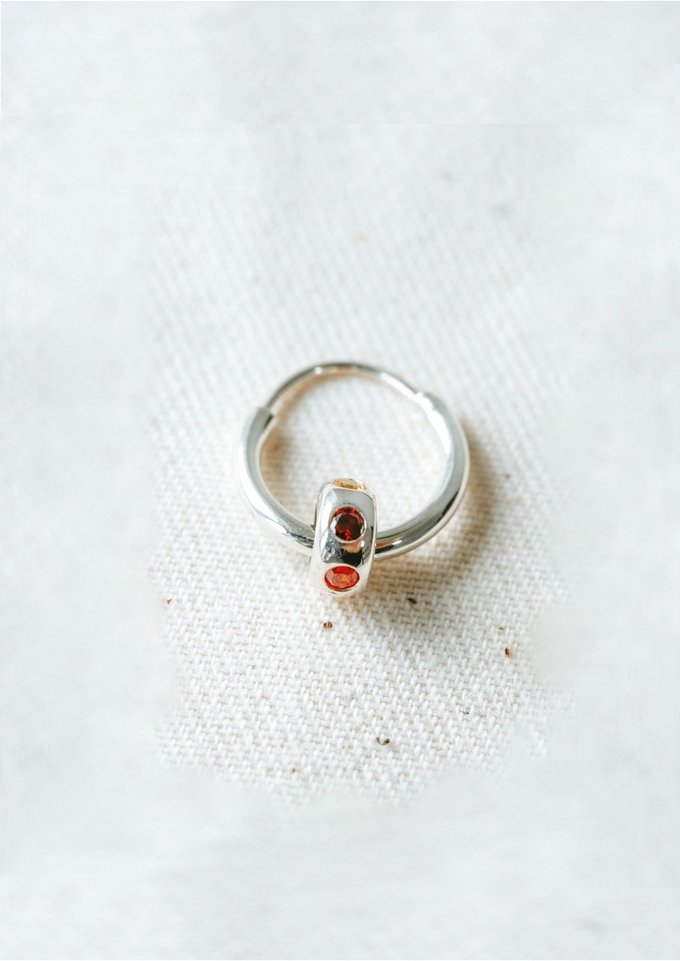 Taj Amsterdam lokkur Single Rainbow earring Iris silver