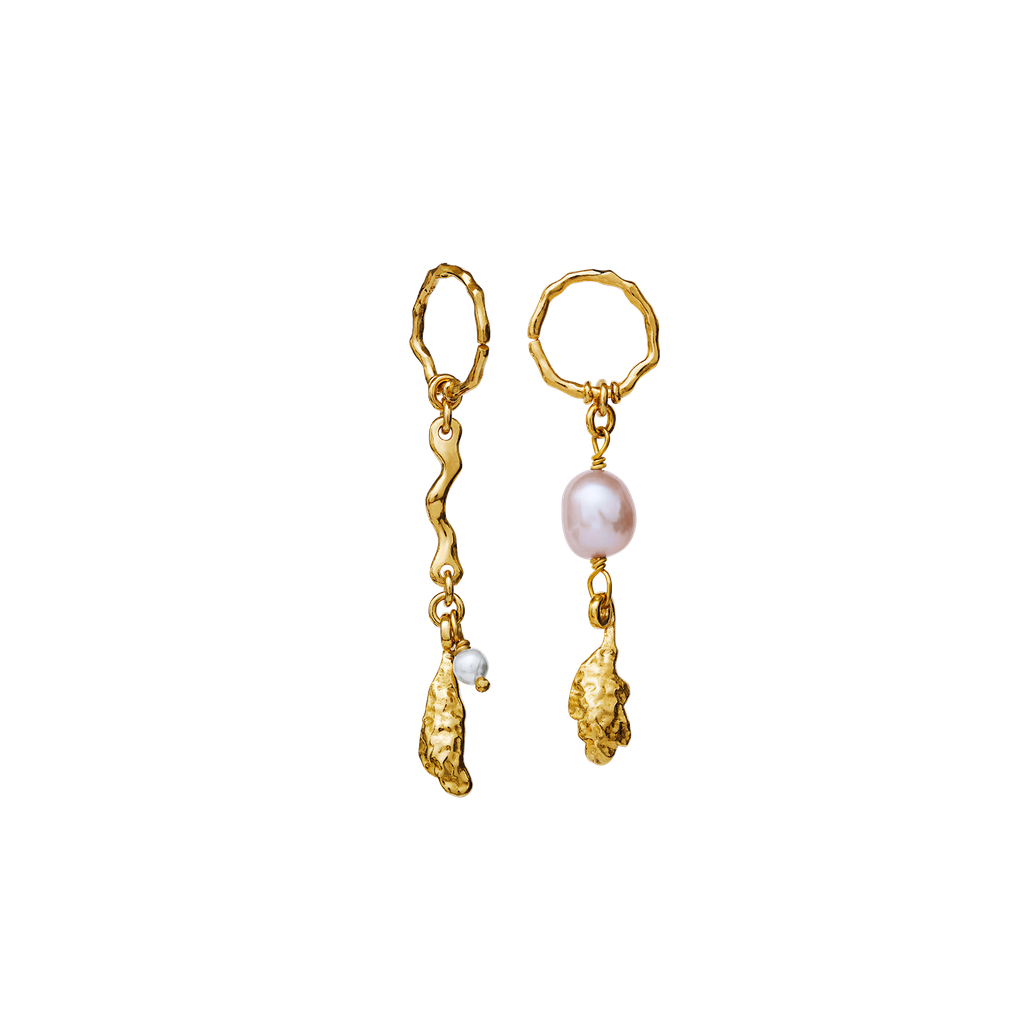 Maanesten lokkar Lyric earrings