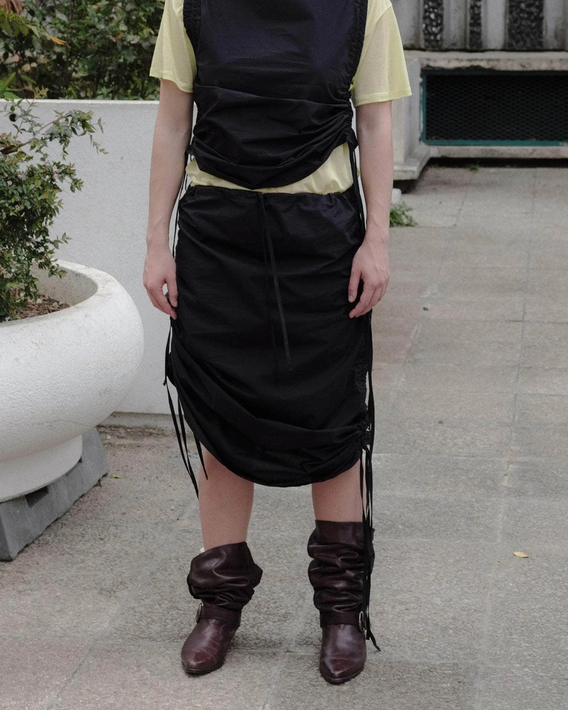 Baserange Pils Pictorial strap skirt Black