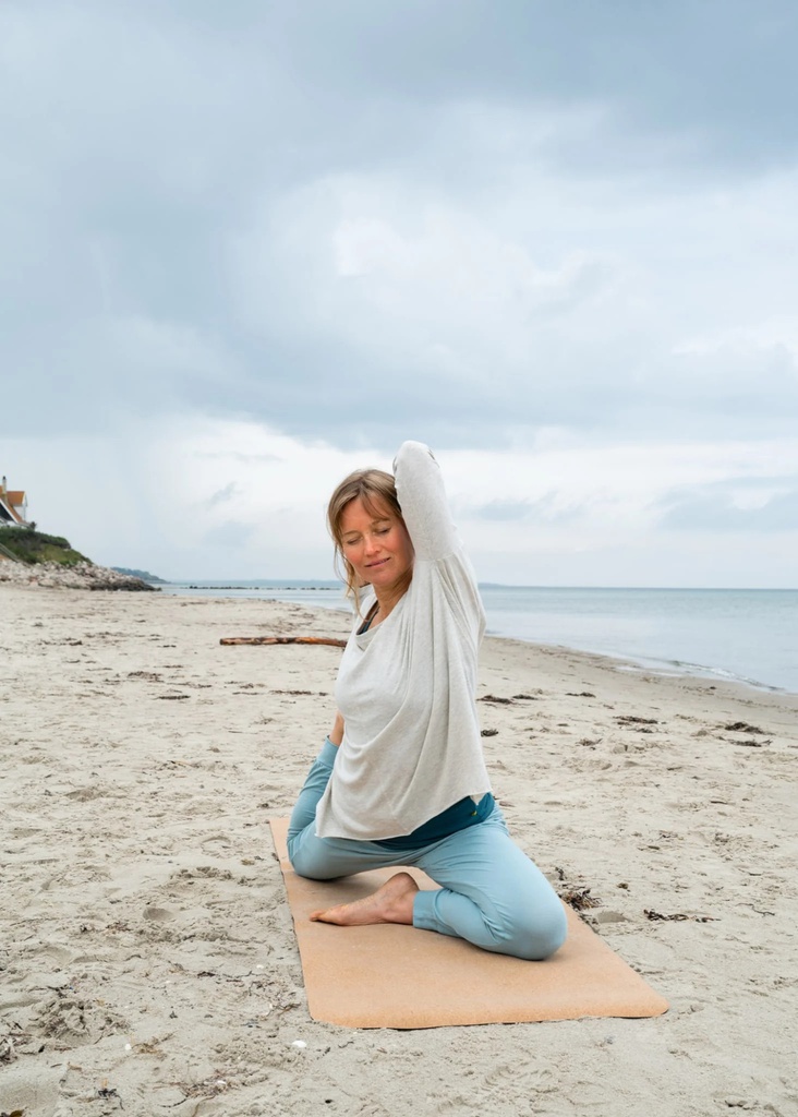 YOGAMII - LION DRAPY TEE - OFF WHITE