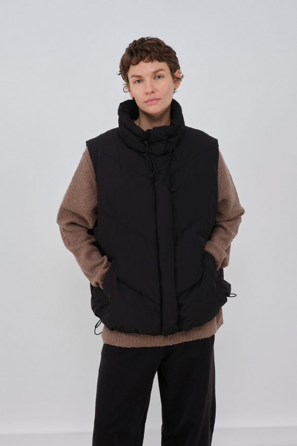 Embassy of Bricks and Logs vesti Lisi vest Black