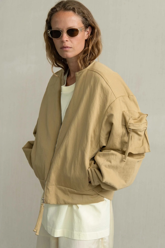 Humanoid jakki Helia Sand