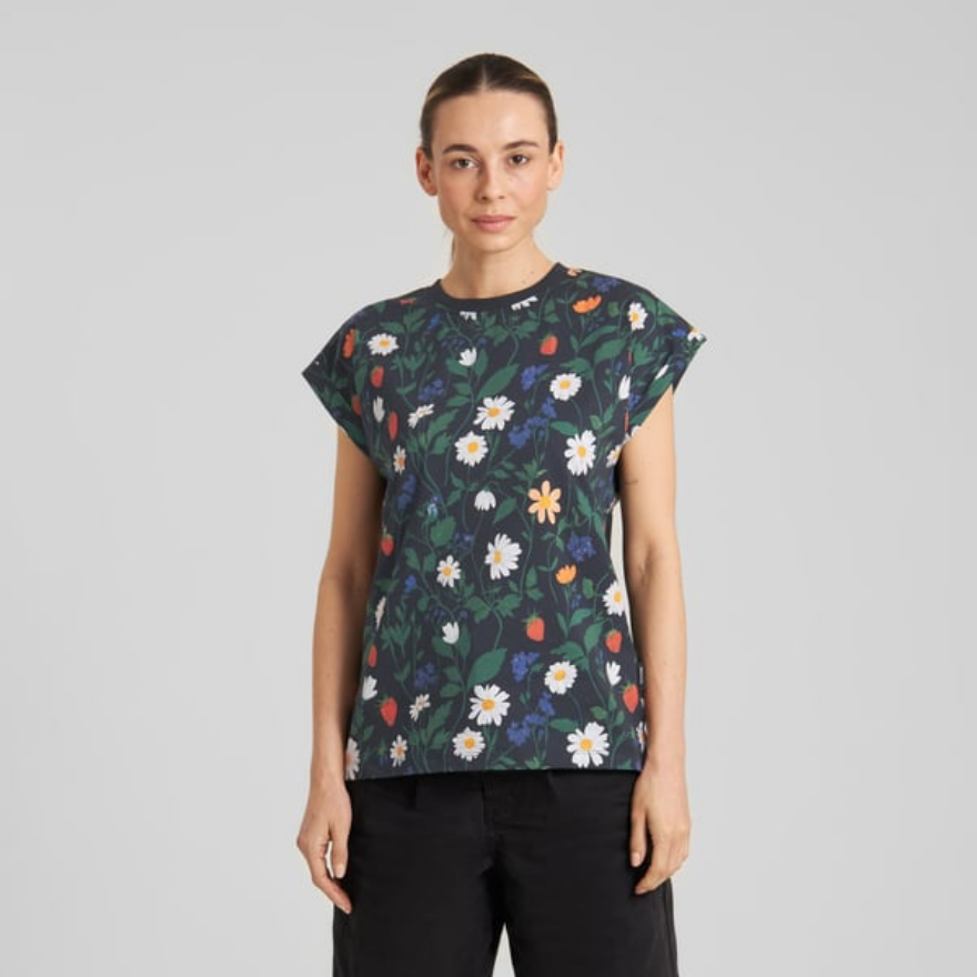 Dedicated bolur T-shirt Visby Strawberry field Black