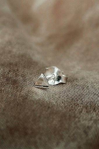 Taj Amsterdam lokkur Single Tiny Stud Talamh Silver